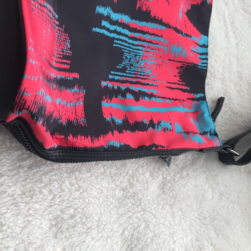 New Fabletics Hermosa Sling Tote in Heat Wave - Picture 8 of 8